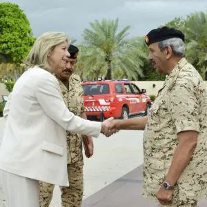 القائد العام لقوة دفاع البحرين يستقبل معالي وزيرة الدفاع في مملكة هولندا الصديقة‎