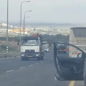 هيئة البث الإسرائيلية: إصابة شخصين في إطلاق نار على حافلة إسرائيلية شمال الضفة الغربية (فيديوهات)