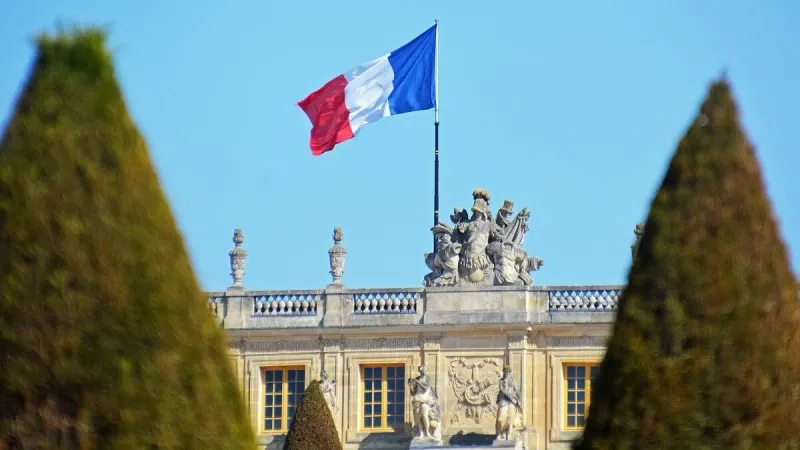 فرنسا تشدد شروط المساعدة الاجتماعية على الأجانب  #العالم  #فرنسا