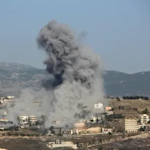حزب الله ينعى قياديا بارزا وعشرات الصواريخ تستهدف مواقع إسرائيلية