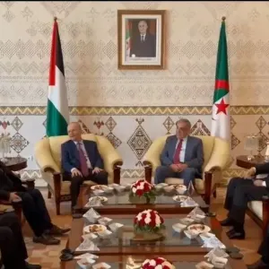رئيس الوزراء وزير الشؤون الخارجية والمغتربين الفلسطينيين  يحل بالجزائر