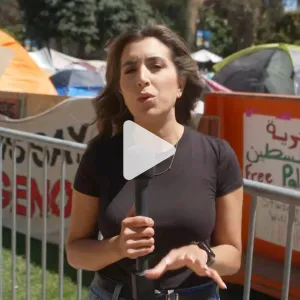 طلاب في جامعة كاليفورنيا يتظاهرون دعمًا للفلسطينيين.. شاهد ما رصدته كاميرا CNN https://cnn.it/3UhblNi