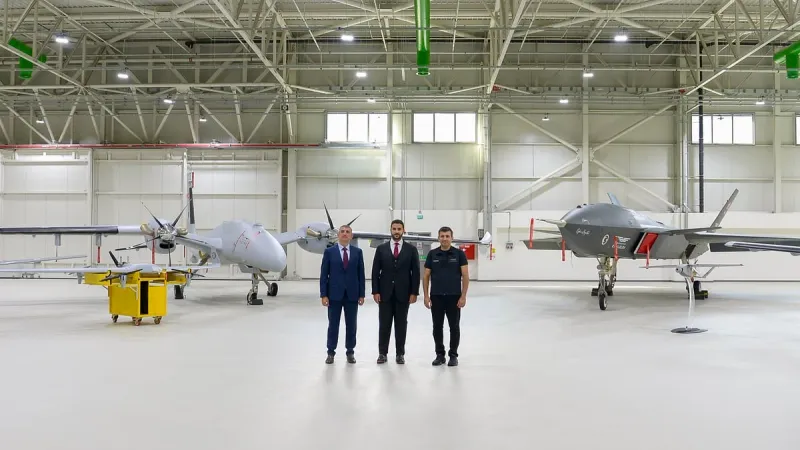 وزير الدفاع يطلع على قدرات وإمكانيات عدد من الشركات الصناعية التركية خلال زيارته لأنقرة