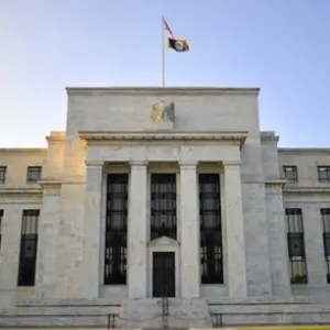 الاحتياطي الفيدرالي الأمريكي يبقي على أسعار الفائدة دون تغيير للمرة السادسة على التوالي
