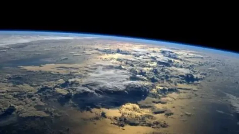 «كوكب واحد لا يكفي».. دراسة تدق ناقوس الخطر: البشر يحتاجون ثروات 3 كواكب أخرى