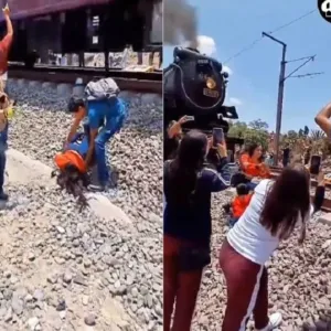 فيديو صادم ..شاهد.. ارتطام قطار سريع في رأس امرأة مكسيكية أثناء محاولتها التقاط صورة سلفي احتفالا بمرور 100 عام على صناعته