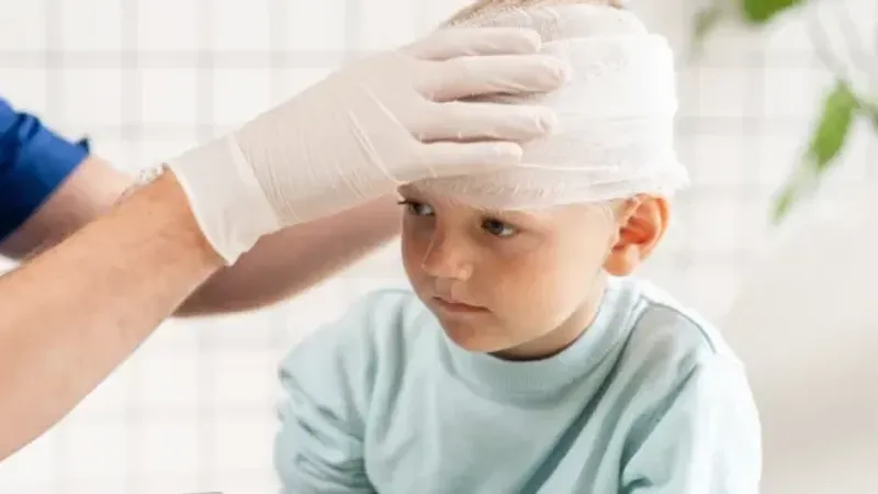 ما الأعراض التي تنذر بارتجاج المخ عند الأطفال؟