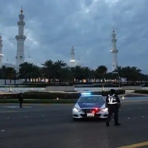شرطة أبوظبي تعزز انسيابية حركة المرور حول جامع الشيخ زايد الكبير
