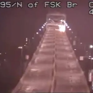 شاهد ما كشفه فيديو جديد التقط قبل كارثة جسر بالتيمور بلحظات