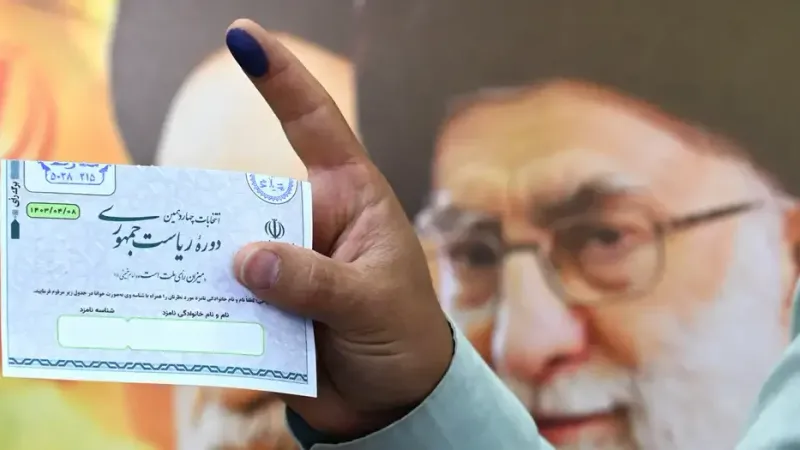 الإيرانيون يصوتون في انتخابات رئاسية بخيارات محدودة