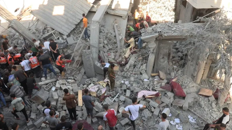 عشرات الشهداء والجرحى جلهم أطفال في قصف طائرات الاحتلال 11 منزلا برفح