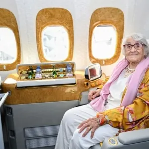 معمرة جزائرية عمرها 101 عام مثمنة خدمات طيران الإمارات: "أتمنى العودة لزيارة دبي مجدداً"