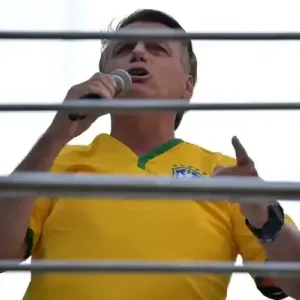بولسونارو يحشد أنصاره ويندد باستبعاده من الترشح لأي منصب بالبرازيل