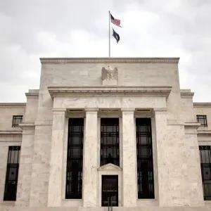 مجلس الاحتياطي الفيدرالي الأمريكي يبقي أسعار الفائدة دون تغيير