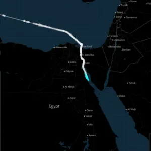 المياه تتسرب إلى سفينة هاجمها الحوثيون في البحر الأحمر