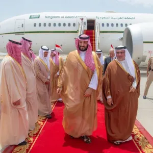 بتوجيه الملك.. ولي العهد يصل إلى البحرين لترؤس وفد السعودية في القمة العربية