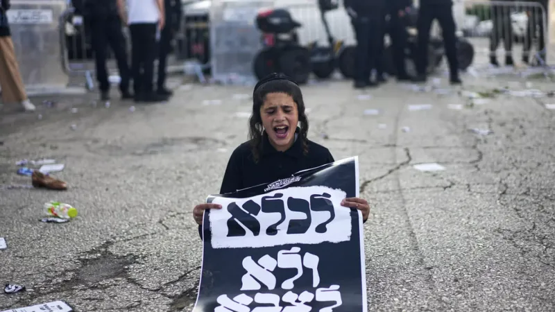 فيديو. مظاهرات متواصلة ينظمها اليهود الحريديم ضد التجنيد الإلزامي في الجيش الإسرائيلي