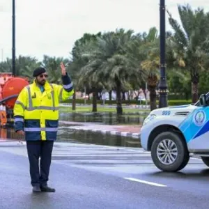 شرطة الشارقة تدعو السائقين لتوخي الحيطة والحذر بسبب هطول الأمطار