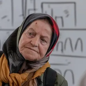 مات زوجها ورفيقة دربها بغيبوبة.. "توسون" التركية تروي كيف مهّد "طريق مكة" لها الحج