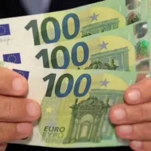 اليورو يصعد بعد الجولة الأولى من الانتخابات الفرنسية