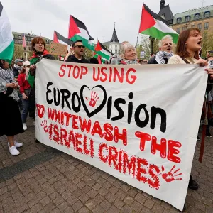 فيديو: الآلاف يتظاهرون دعماً للفلسطينيين في مالمو قبل مشاركة المغنية الإسرائيلية بمسابقة يوروفيجن