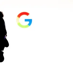 جميلة "غوغل" المولّدة بالذكاء الإصطناعي: "توقّف أنت تجعلني أحمرّ خجلًا"