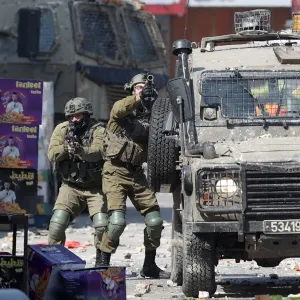 إصابتان برصاص الاحتلال واعتقال شاب خلال اقتحام مخيم بلاطة