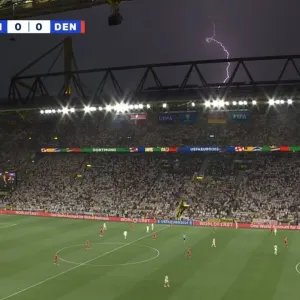 توقف مباراة ألمانيا والدنمارك بسبب الأمطار الغزيرة والبرق