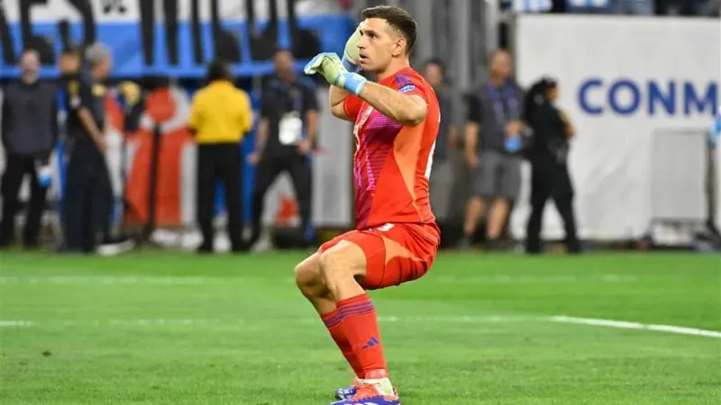 كوبا أمريكا 2024 - رغم "بانينكا" ميسي المهدرة.. إيميليانو يقود الأرجنتين لنصف النهائي ضد الإكوادور