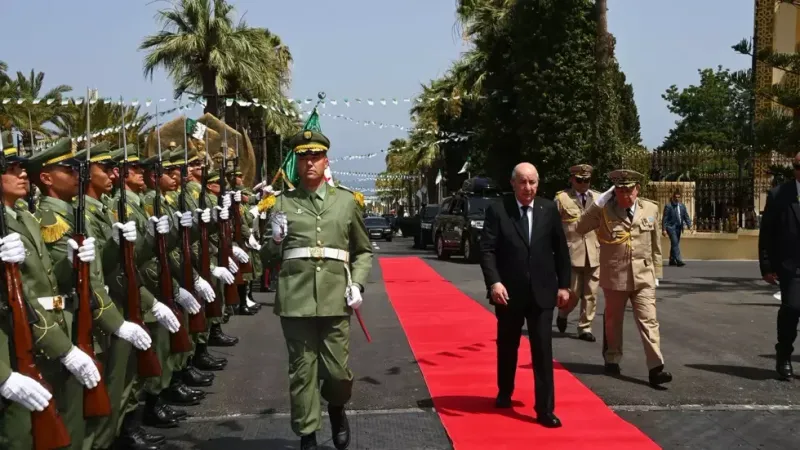 رئيس الجمهورية يحلّ بالأكاديمية العسكرية لشرشال (فيديو)