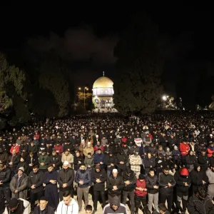 صلوات العشاء والتراويح تجمع نحو 200 ألف مصل في المسجد الأقصى رغم القيود الإسرائيلية