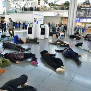 إلغاء عشرات الرحلات في ثاني أكبر مطارات ألمانيا إثر احتجاجات "الجيل الأخير"