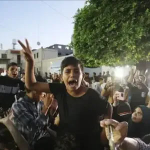 مسيرات ابتهاجا بإعلان موافقة حماس على مقترح للهدنة في غزة