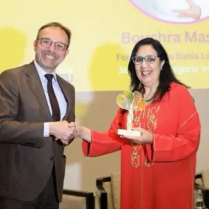 الأخصائية في مجال التجميل بشرى مصرور تحرز على جائزة أوا" لرائدات الأعمال