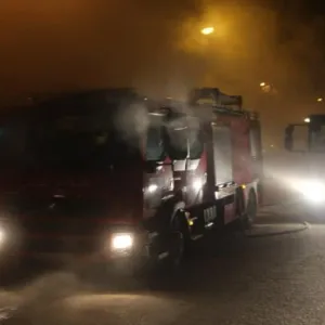 حريق هائل بقاعة أفراح في منطقة أم الشرايط قرب رام الله (فيديو)