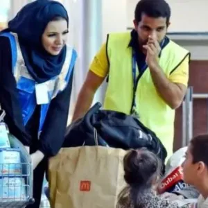 مطارات دبي: قمنا بتوزيع 73 ألف وجبة خفيفة على المسافرين المتضررين