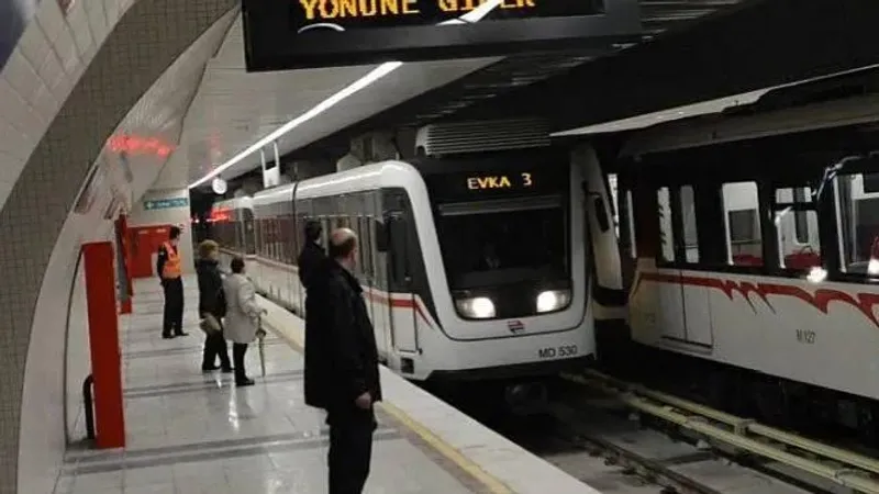 بالفيديو| حادث غريب في محطة مترو إزمير التركية