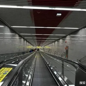 أعمق محطة مترو أنفاق في العالم تجذب السياح