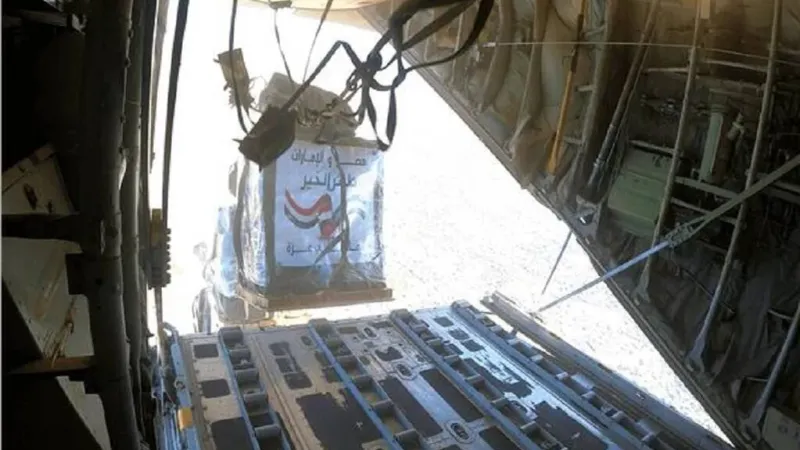 القوات الجوية المصرية والإماراتية تسقطان 82 طن مساعدات إغاثية على شمال غزة