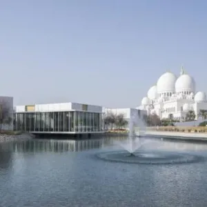 جامع الشيخ زايد الكبير يطلق برنامجه الرمضاني «جسور»