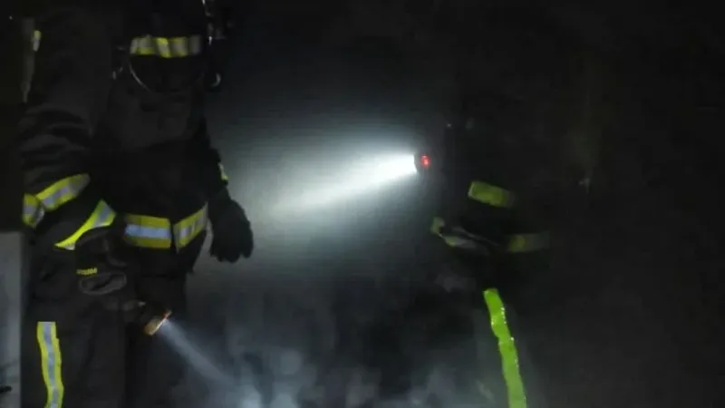 إنقاذ 4 أشخاص من حريق شب في منزل بولاية السيب