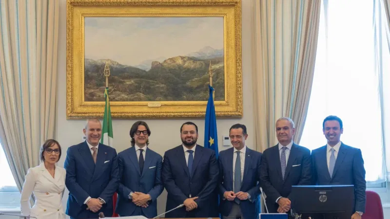 وزير الدولة بوزارة الخارجية يجتمع مع عدد من المسؤولين الإيطاليين