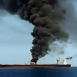 هيئة التجارة البريطانية: تعرض سفينة لأضرار في هجوم صاروخي قبالة الساحل اليمني