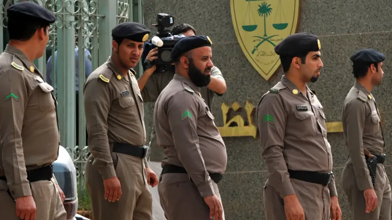 "نشر اسمه تشهيرا به".. الأمن السعودي يعتقل مصريا لتحرشه بامرأة في العاصمة المقدسة