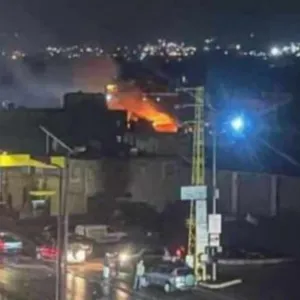 بالصور والفيديو- غارات إسرائيليّة فجراً على مبنى خالٍ كان يشغله "حزب الله" في بلدة سرعين - بعلبك