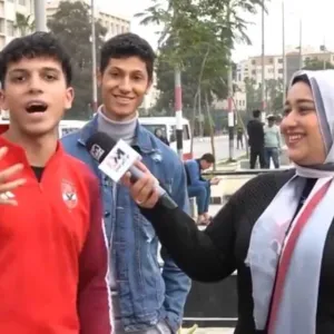 شاهد : شاب مصري يوجه رسالة لوالده المقيم في السعودية :" كفاية خلفة كل ما ينزل يخلف ويرجع تاني "