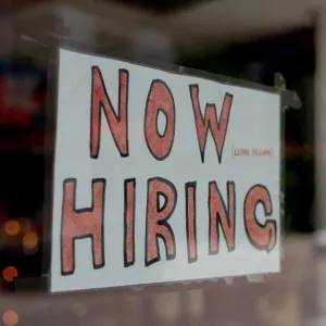الاقتصاد الأميركي يضيف 206 آلاف وظيفة في مايو .. ومعدل البطالة عند أعلى مستوى في نحو 3 سنوات