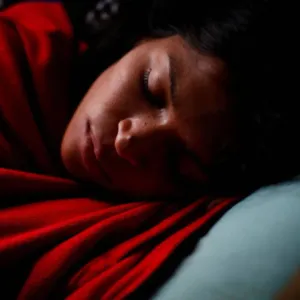 هل يساعد النوم حقاً في تنظيف الدماغ من السموم؟