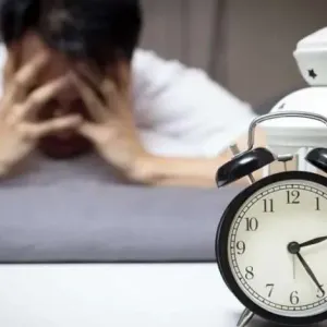 خبراء يحذرون: قلة النوم قد تؤدي إلى الإصابة بـ”قاتل صامت”