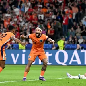 هولندا تقلب النتيجة على تركيا وتضرب موعدا مع الإنجليز